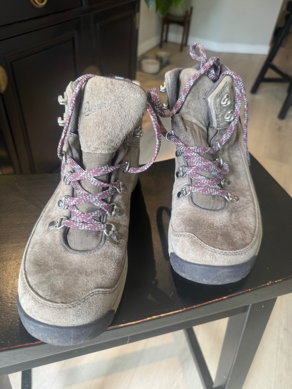 Danner women’s hiking boots sz 8